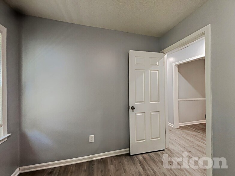 Building Photo - 308 Kenton Dr