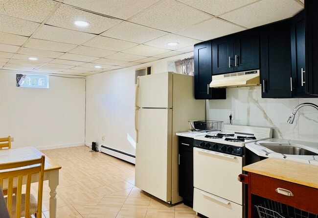 Building Photo - 104 North St