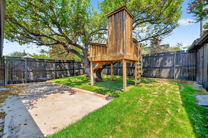 Building Photo - 505 Whittle Way