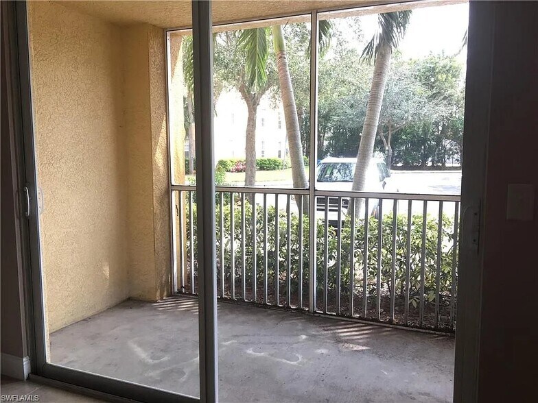 Screened balcony - 4127 Residence Dr