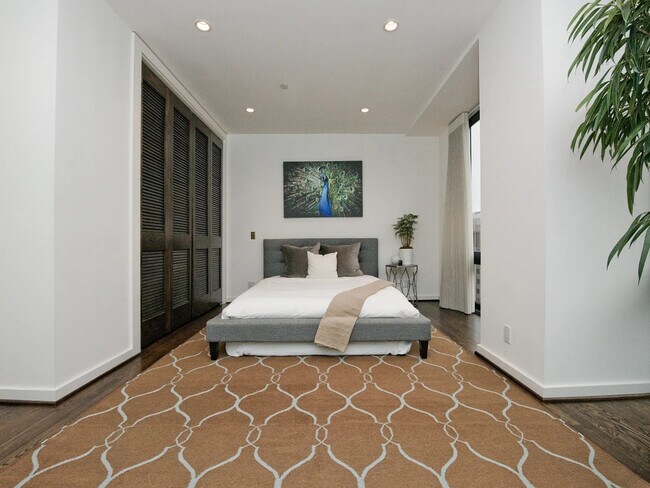 Building Photo - 611 Washington St