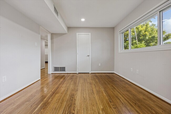 Building Photo - 8621 Bob White Dr