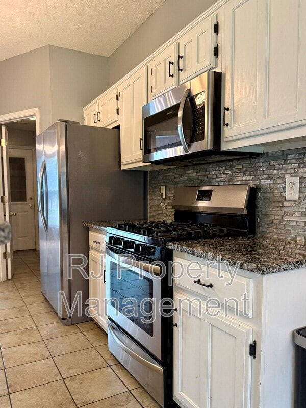 Building Photo - 6095 E Everett Hill Cir