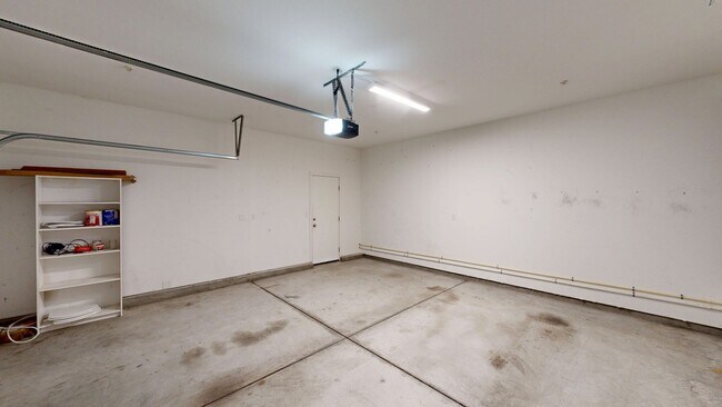 Building Photo - Bright & Beautiful 4 Bedroom 3 Full Bathroom Home!