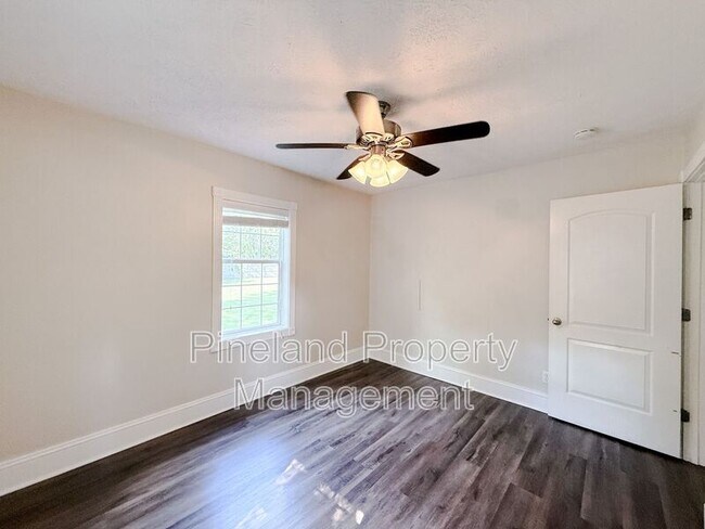 Building Photo - 5300 Walnut Dr