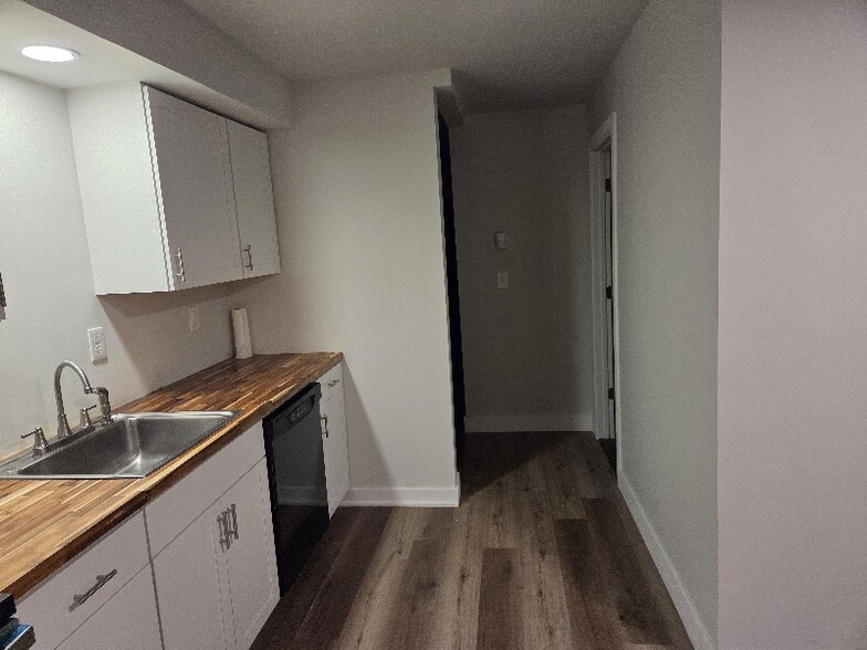 Building Photo - 441 Rutherford Ave