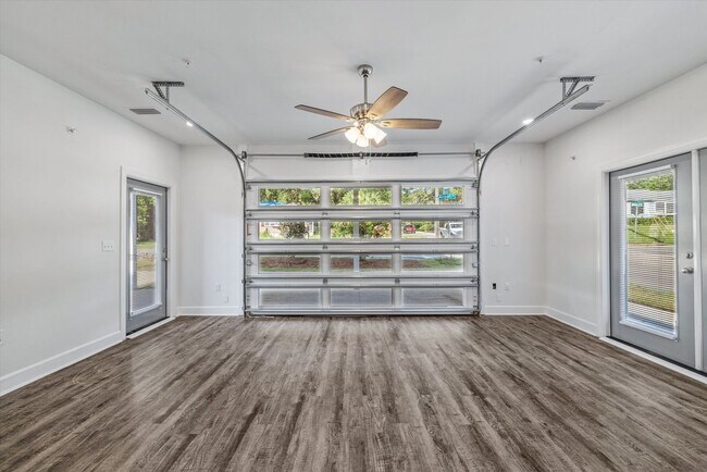 Building Photo - 5/5.5 Townhomes, Built 2024, Walk to stadium! Available August 2026!