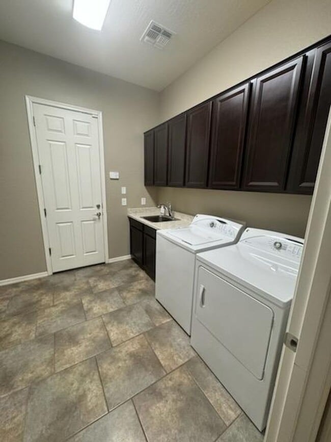 Building Photo - FURNISHED 3 BEDROOM IN CHANDLER!!