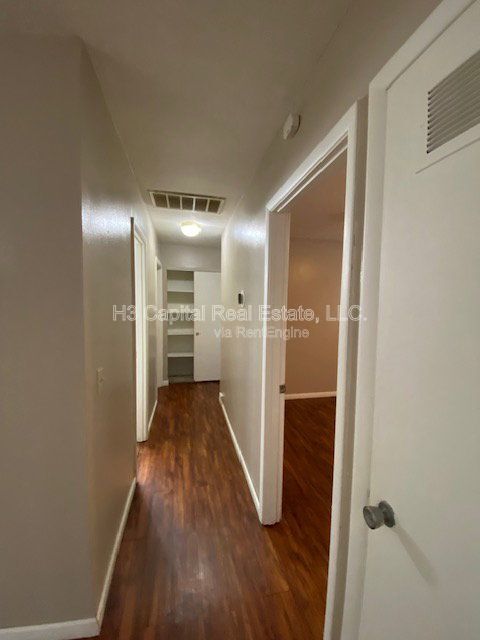 Building Photo - 215 Dogwood Ln