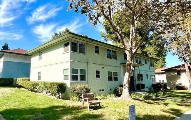 Building Photo - 5829 Bowcroft St