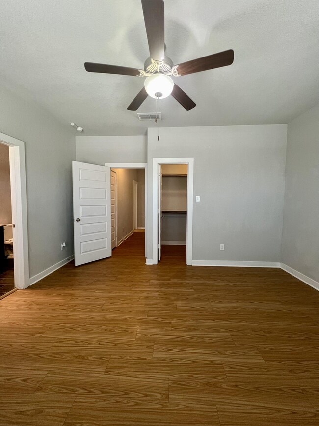 Building Photo - 374 Creekside Curve