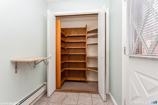 Building Photo - 680 Queen St