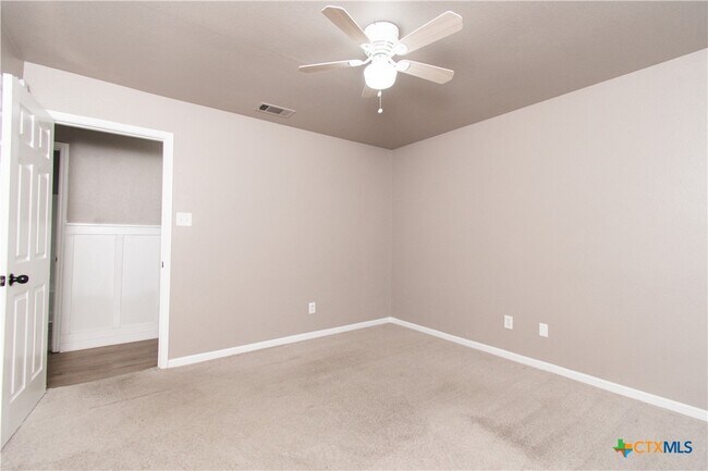 Building Photo - 4004 Bull Run Dr