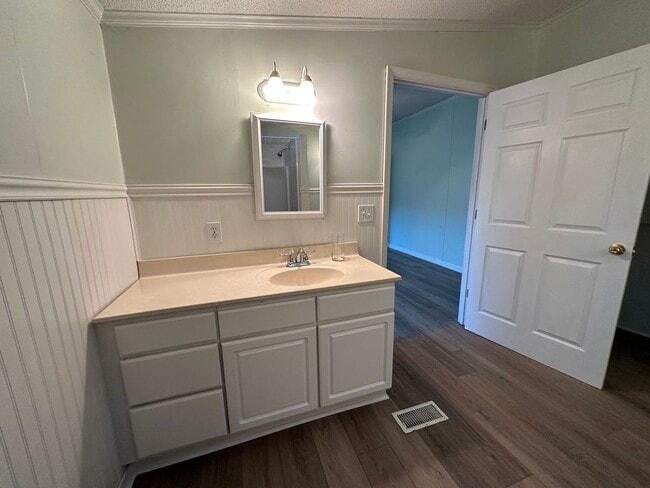 Building Photo - Spacious home in Campbell County. Country ...