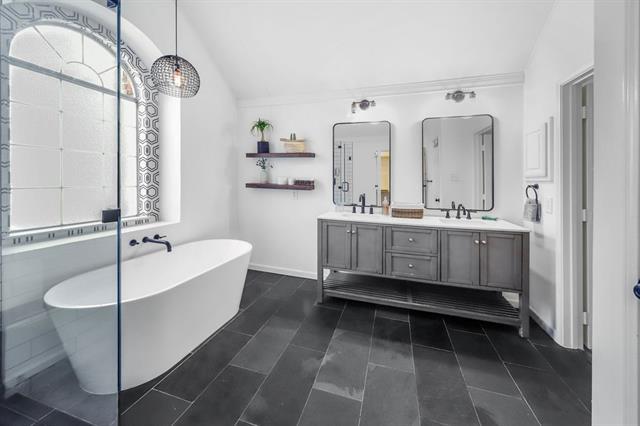 Building Photo - 5205 Panama Dr