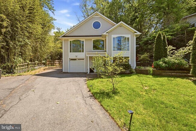 Building Photo - 8400 Thornden Terrace