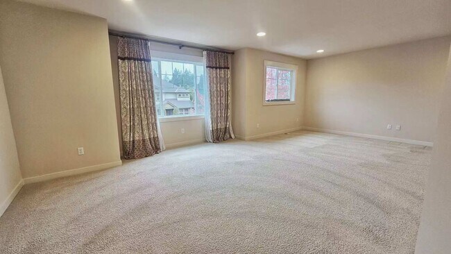 Building Photo - Beautiful 5 Bed 3.5 Bath Home in Redmond R...