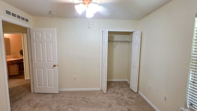 Building Photo - 2644 12th Square SW
