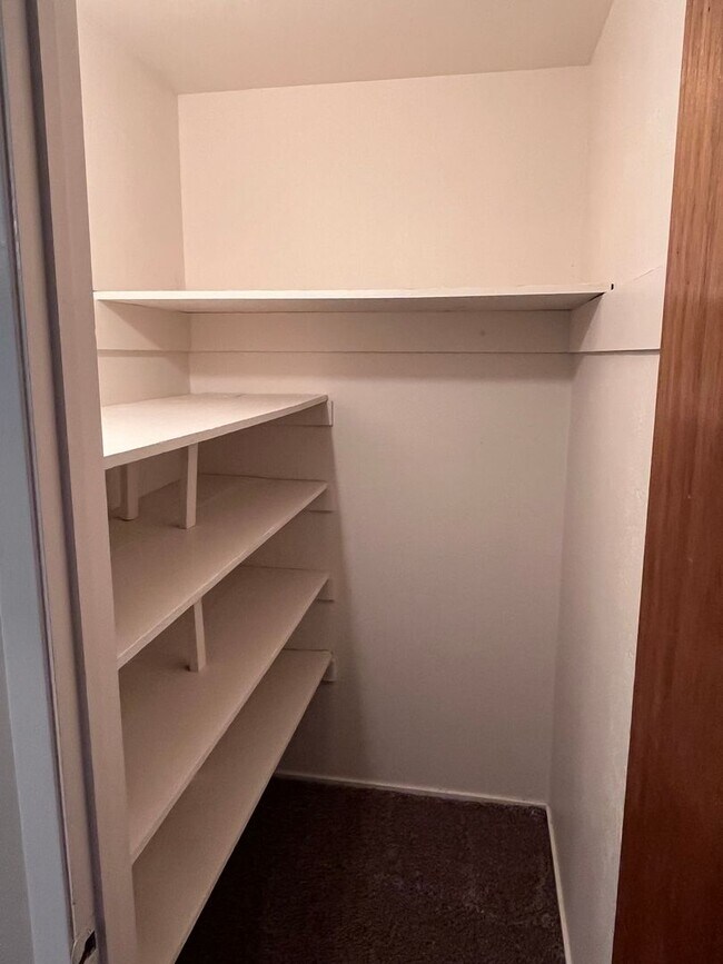 Building Photo - NICE QUAINT APARTMENT IN COLFAX!!