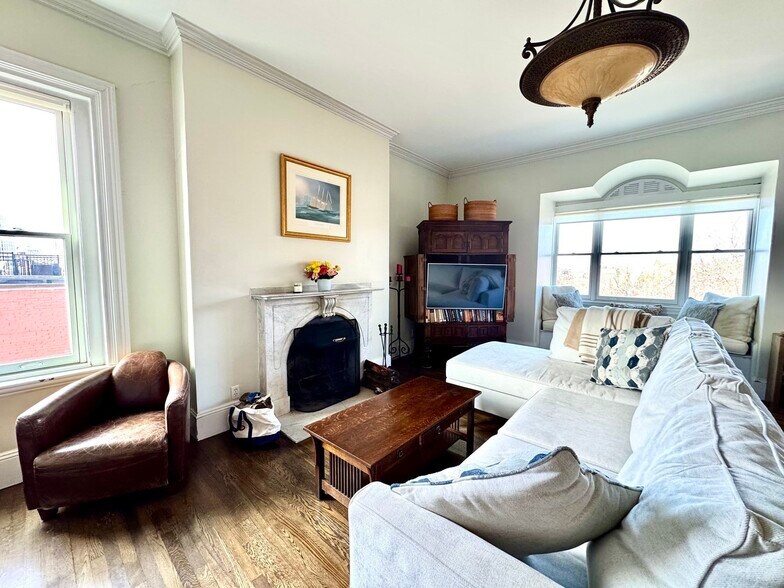 Building Photo - 4 Monument Sq