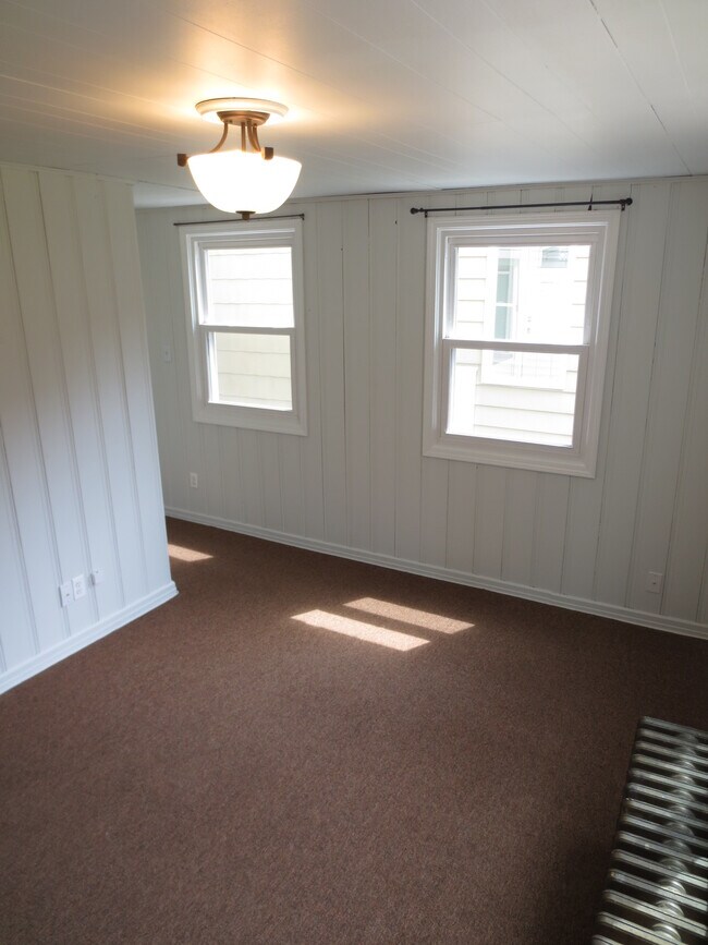 Sunroom/Living Room - 2453 W Wilson Ave