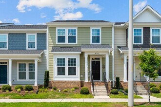 Building Photo - Stylish 4-Bedroom Townhome with Backyard O...