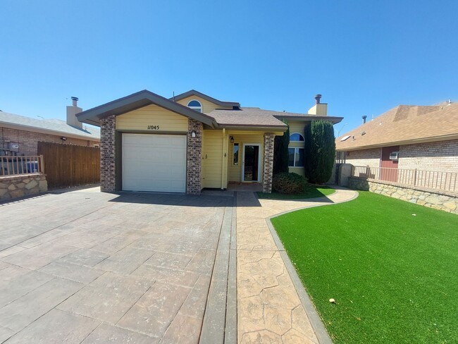 Primary Photo - Beautiful Rental near Fort Bliss