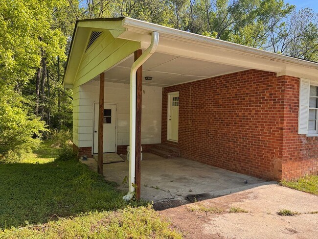 Building Photo - 3 bed, 1 bath brick home located in Troy