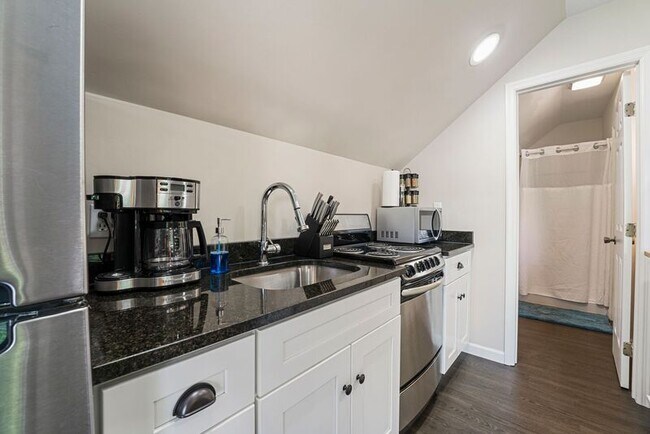 Building Photo - 1439 NY-9P