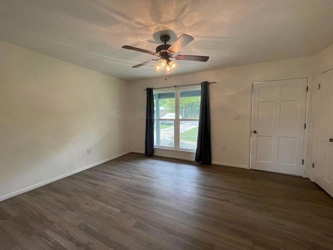 Building Photo - 122 Hillwood Dr