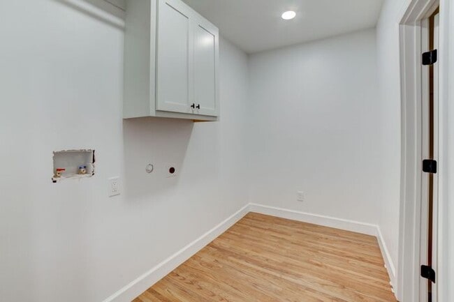 Building Photo - Brookside Bungalow! Newly Remodeled!