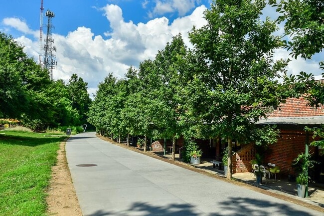 Building Photo - 210 Sampson St NE