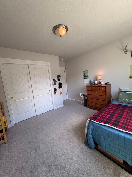 Building Photo - 7193 SE Cheryl Ct