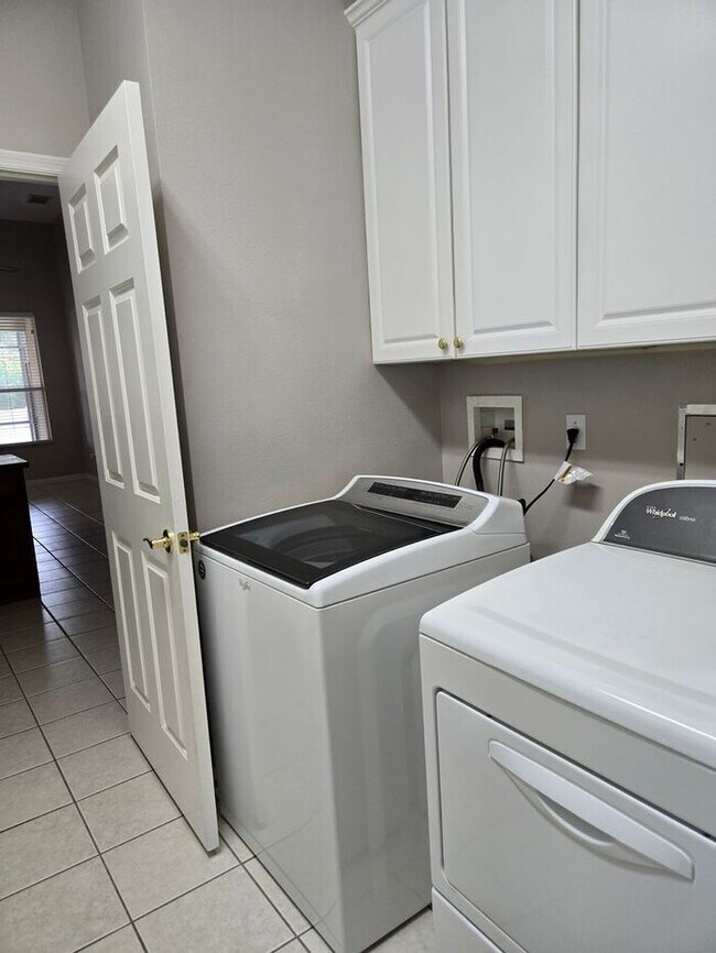Building Photo - Beautiful 4 Bed 3 Bath Home in Sanford!