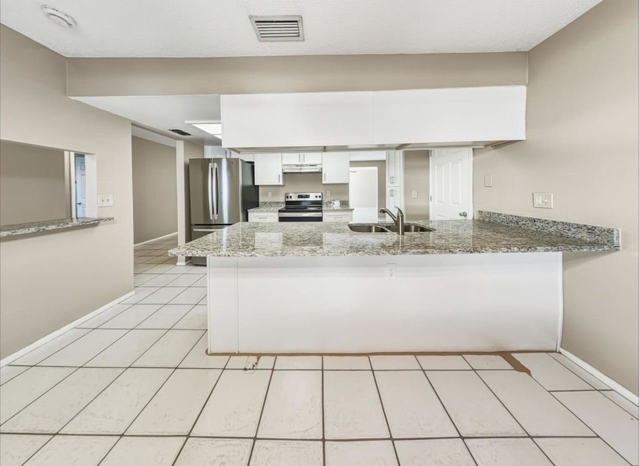 Building Photo - 613 Limetree Dr