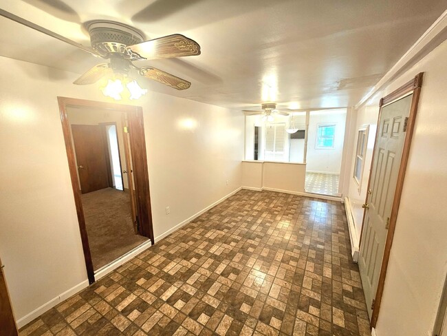 Building Photo - Charming 2-Bed Oasis with Spacious 1420 Sq...