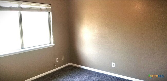 Building Photo - 3701 Daniels Dr