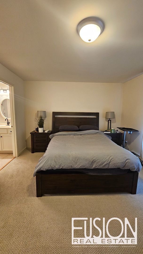 Building Photo - Bright, Modern 3 Bedroom Townhouse in Esse...