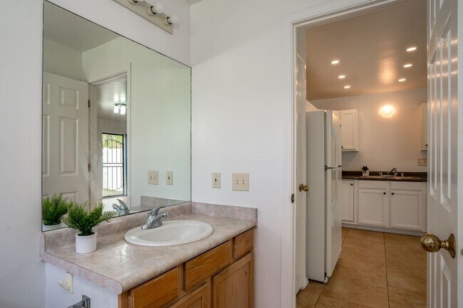 Building Photo - Unfurnished, 1 Bedroom/1 Bath, Ohana