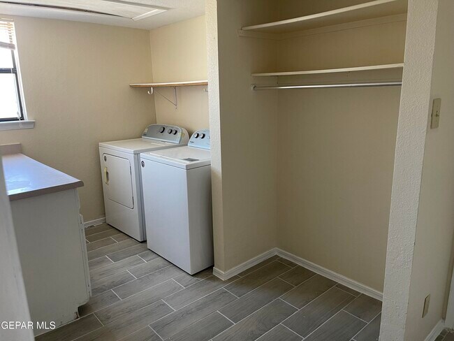 Building Photo - 705 Springfire Dr