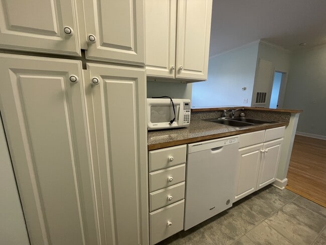 Building Photo - 701 Copperline Dr