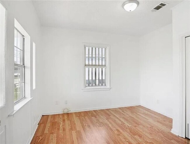 Building Photo - 3221 N Miro St