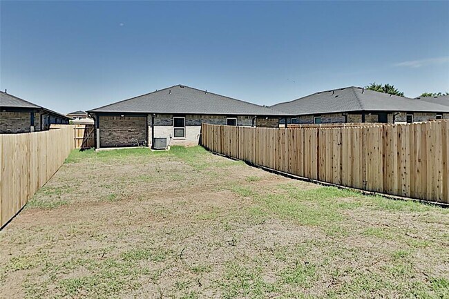 Building Photo - 11207 Howard Dr