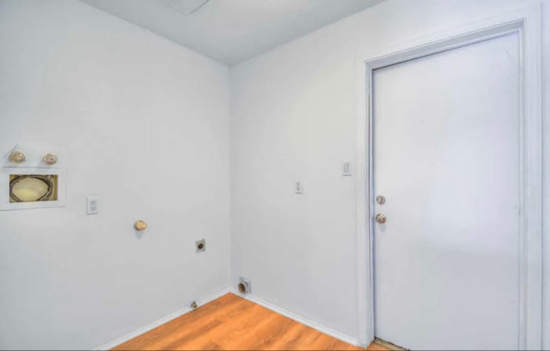 Building Photo - 856 Lancelot St