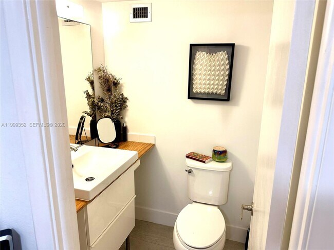 Building Photo - 1020 Meridian Ave