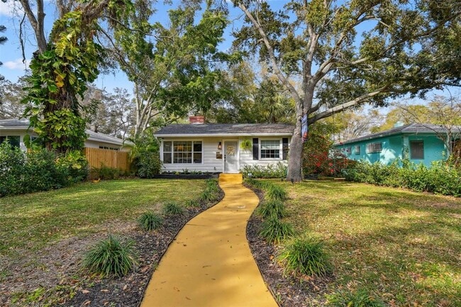 Building Photo - 145 24th Ave SE