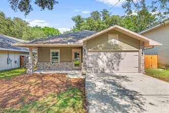 Building Photo - Modern Home in the Heart of Niceville!