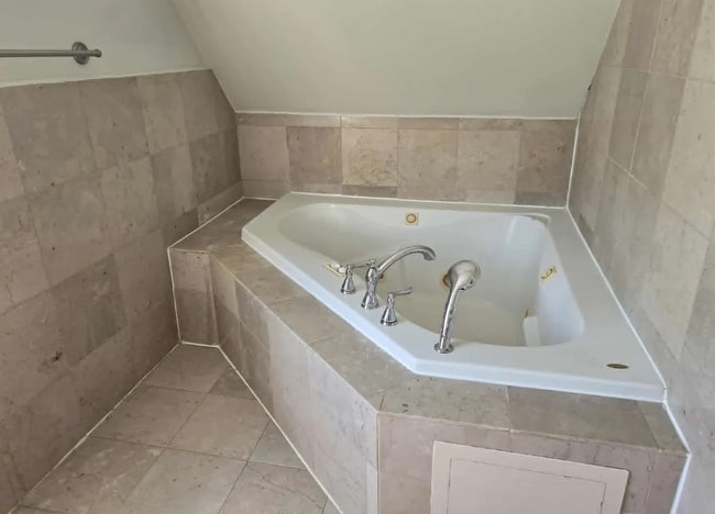 Building Photo - 5015 N Monitor Ave