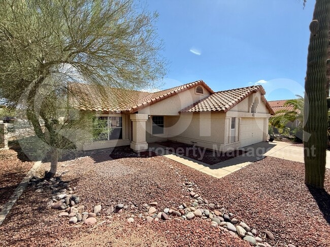 Primary Photo - 2218 E Desert Trumpet Rd