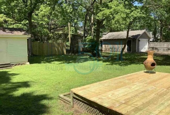 Building Photo - 2BR/1BA brick bungalow in Stiff Station, steps from UAMS!